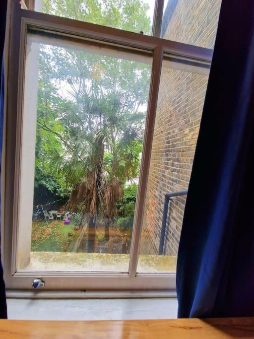 Charming With Private Balcony, On 1st Floor, With 2 Bathrooms, 3 Min Walk To Earl's Court Station * Londra