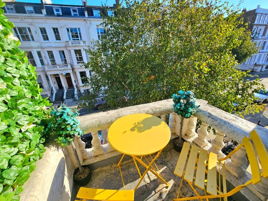 Charming With Private Balcony, On 1st Floor, With 2 Bathrooms, 3 Min Walk To Earl's Court Station Apartament