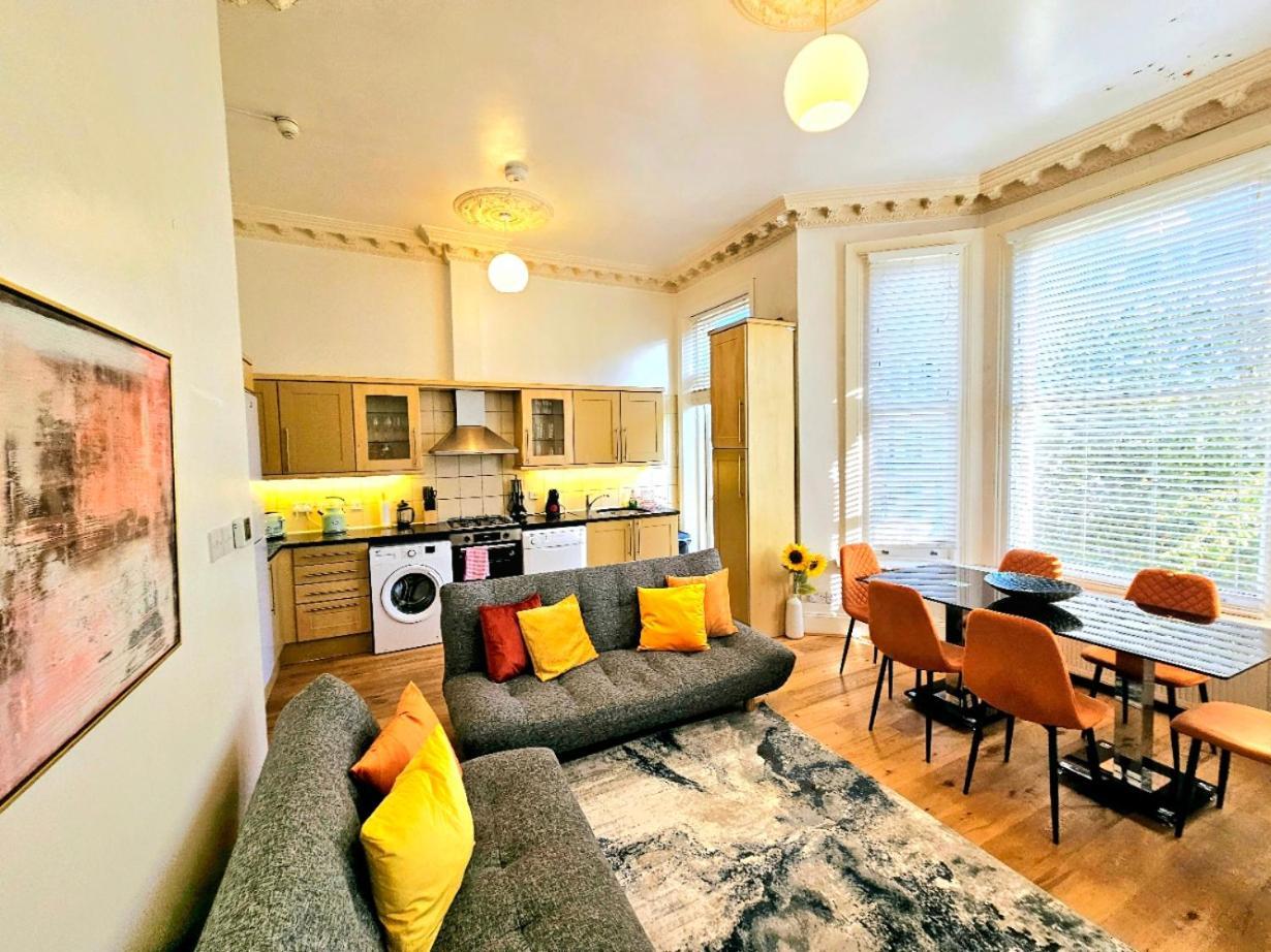Apartament Charming With Private Balcony, On 1st Floor, With 2 Bathrooms, 3 Min Walk To Earl's Court Station