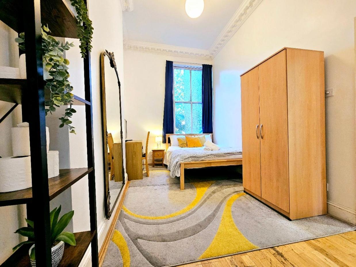 Apartament Charming With Private Balcony, On 1st Floor, With 2 Bathrooms, 3 Min Walk To Earl's Court Station