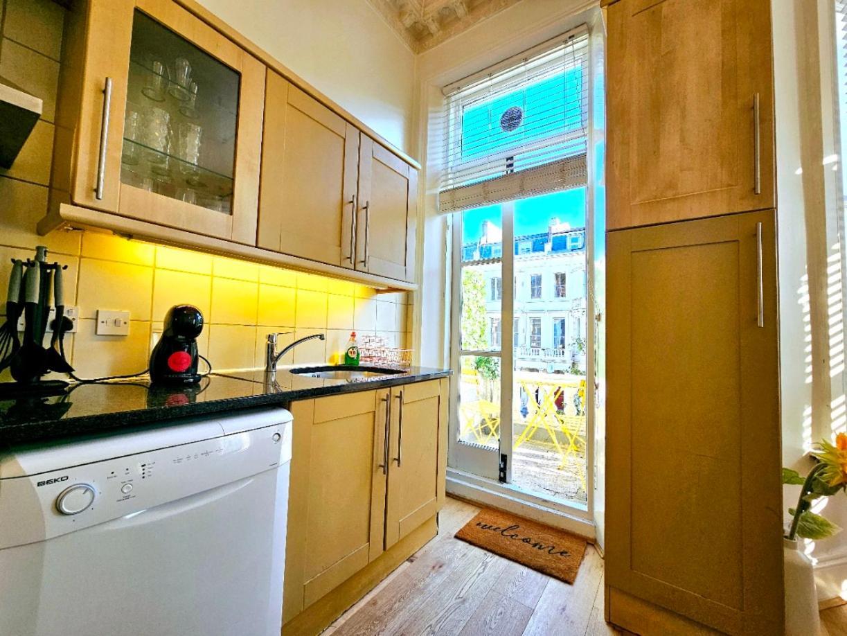 Charming With Private Balcony, On 1st Floor, With 2 Bathrooms, 3 Min Walk To Earl's Court Station Apartament *