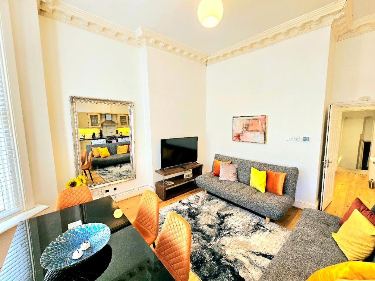Charming With Private Balcony, On 1st Floor, With 2 Bathrooms, 3 Min Walk To Earl's Court Station Apartament