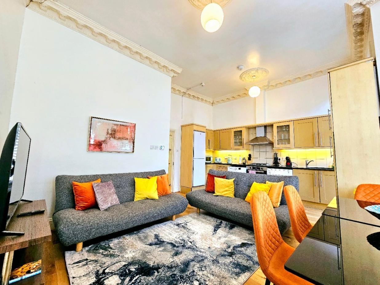 Apartament Charming With Private Balcony, On 1st Floor, With 2 Bathrooms, 3 Min Walk To Earl's Court Station