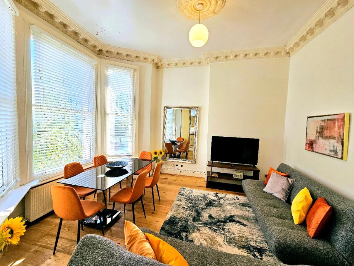 Charming With Private Balcony, On 1st Floor, With 2 Bathrooms, 3 Min Walk To Earl's Court Station Apartament *